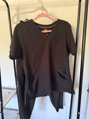 Wonderwink Women’s V-Neck Medical Scrub Top - Black